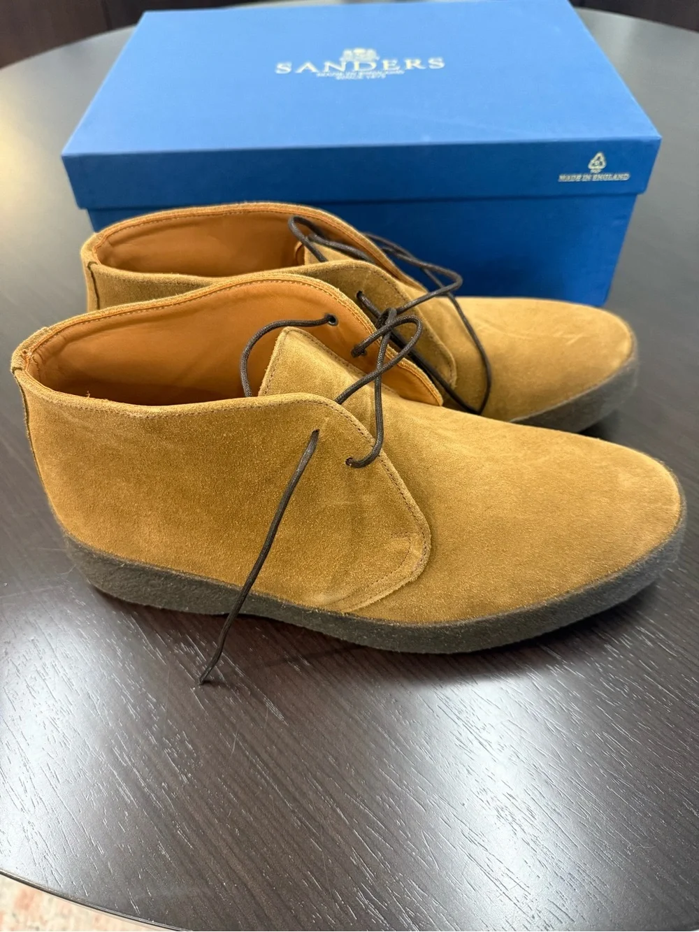 Sanders Men’s Suede Chukka Boots in Tan. New, unworn and in box. 8UK, 9US